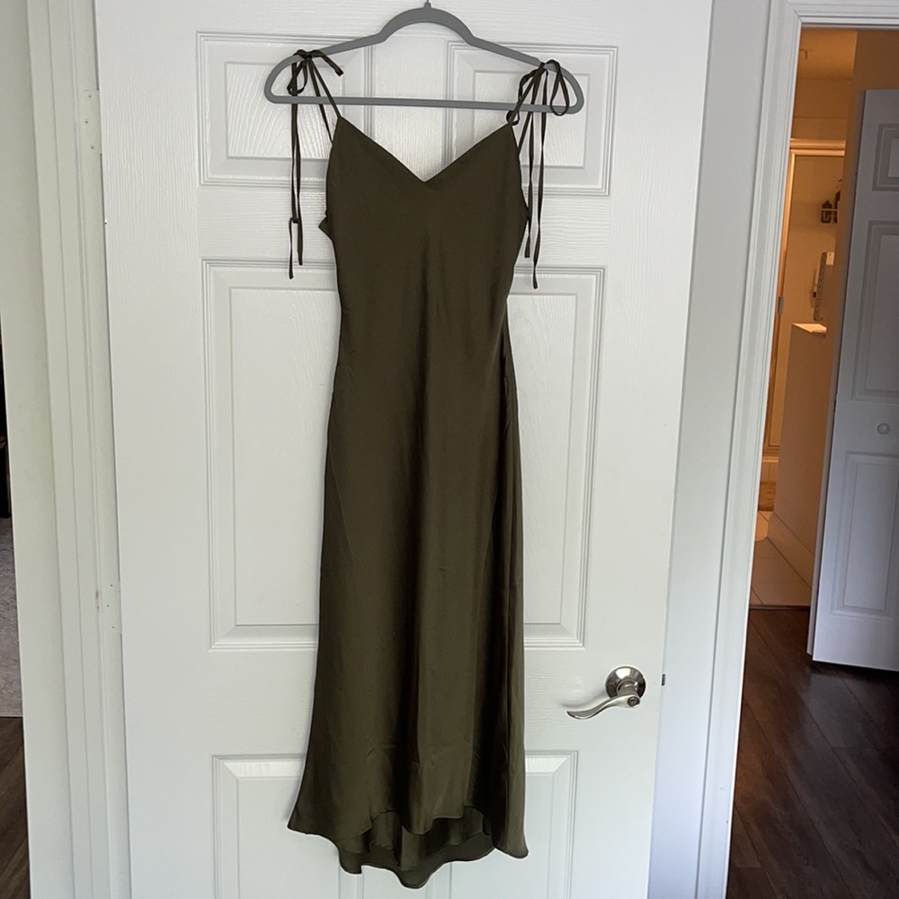 Abercrombie olive green silk midi dress. Never been worn in perfect condition.